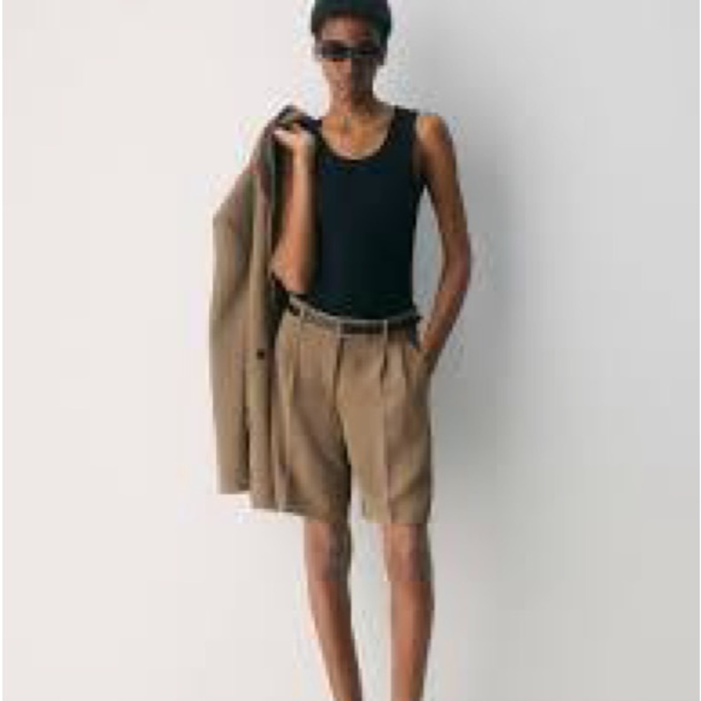 NWT - Aritzia (Babaton) Fervor Shorts